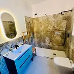 بيت خشبي By The & Jacuzzi *
